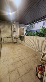 大安森林公園挑高4.2米三角窗店面另有樓中樓使用空間 230,000元/月