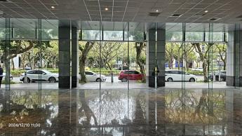 敦南林蔭大道旁面寬27米超級店面  928,755元/月 管理費 51,366元/月