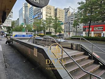 東區百貨商圈*使用500坪*挑高品牌旗艦中心 2,300,000元/月