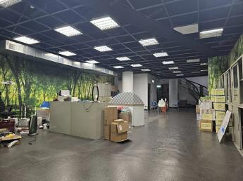 西門MRT~近中華路一段成都路*商業用*挑高4M*內梯1+2 386,000元/月 