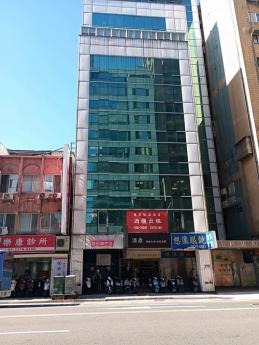 百年商圈商三優質商場，1+2樓內梯鋼骨挑高地點佳意者租金面議 168,898元/月