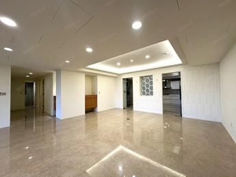 大直綠景第一排/大面落地窗景觀4房雙車位/含稅含管 265,000 元/月