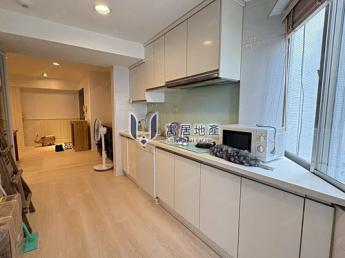 仁愛路樹海景觀大三房三廳｜家俱全配拎包入住  130,000元/月