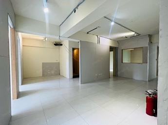 永春捷運站旁正面忠孝東路廣告效益大，商三特分區 NT$100,000