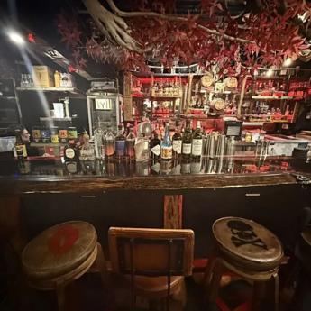 濃厚藝術餐酒館頂讓，設備齊全接手即可營業 租金：60,000元/月頂讓金：150萬元  