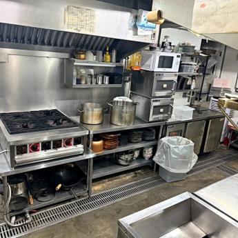 東區精美包廂ktv居酒屋  租金：150,000元/月 頂讓金：150萬元