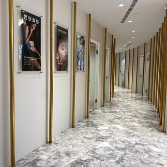 內科西湖站醫美診所頂讓 租金：128,470元/月 頂讓金：300萬元 (含全部設備) 