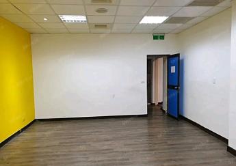 永春站大路邊金店面挑高面寬 NT$80,000