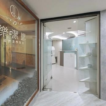 忠孝岩盤浴美容會館頂讓(買新店面遷址)租金：130,000元/月頂讓金：118萬元