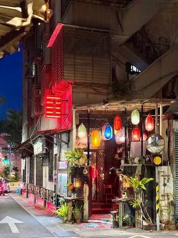 中山地下街R2出口|藝術風格餐酒館頂讓